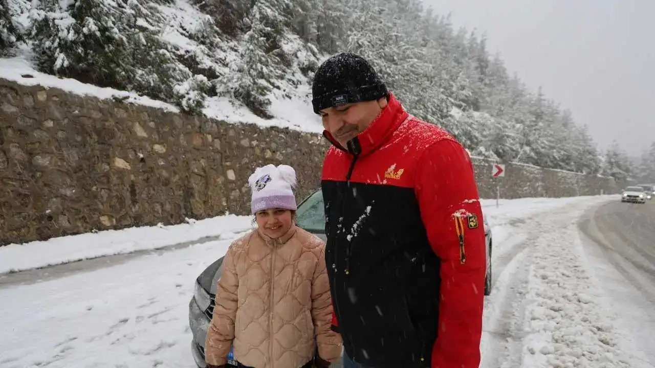 Adanalı Çocukların Karla İlk Buluşması: Mutluluk Kameralara Yansıdı! 4